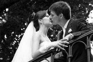 Помощь фотографу во время свадебной съёмки. Свадебный фотограф Киев. Фотограф на свадьбу